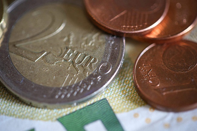 euro-coins-close-up_free_stock_photos_picjumbo_HNCK7760-1080x720.jpg